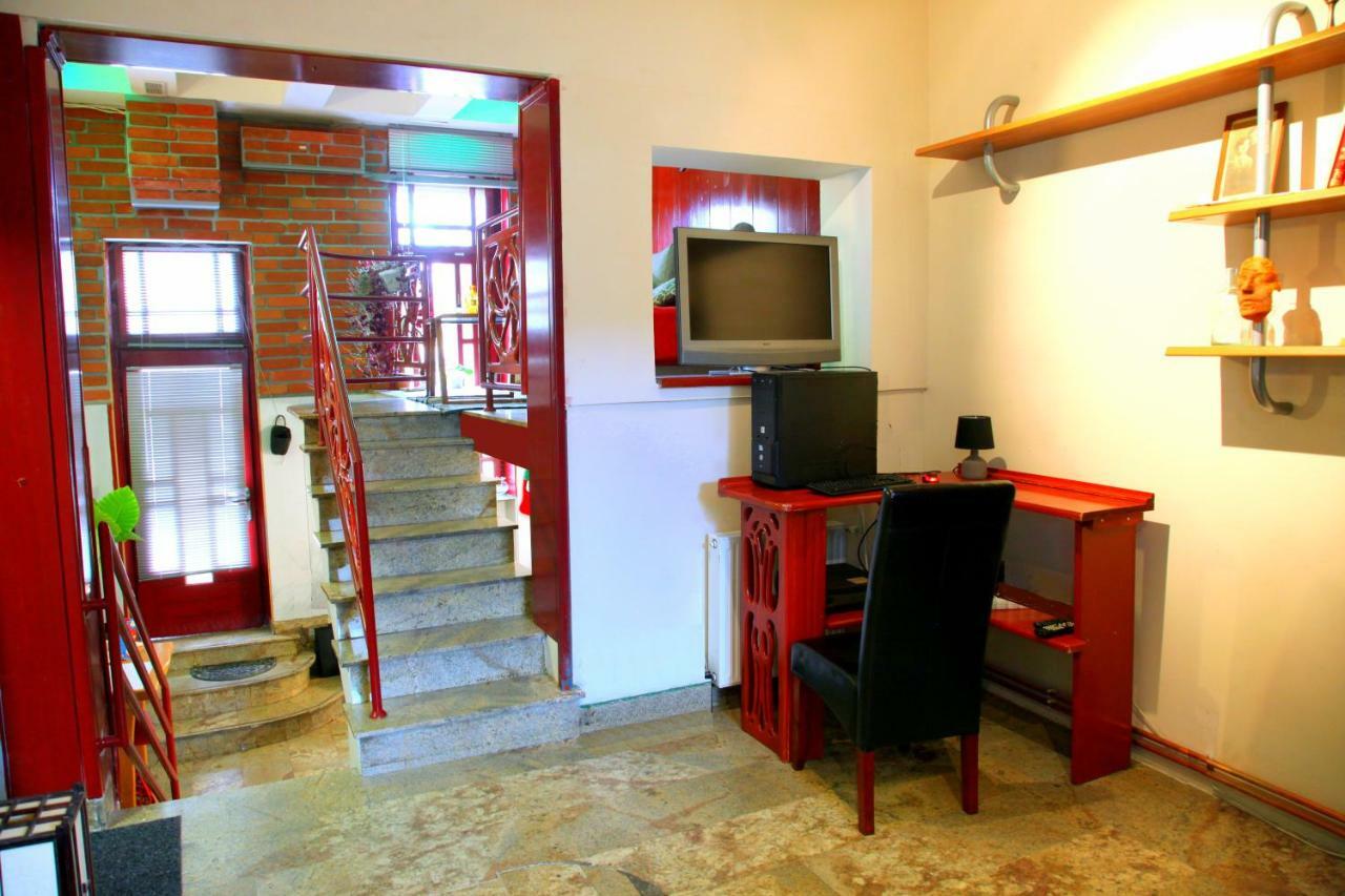 Studio Apartman - Park - Osijek Ngoại thất bức ảnh